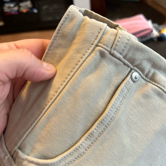 Lauren Conrad size 4 high waste short 2 inch inseam - Picture 3 of 4